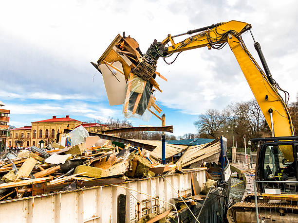 Best Construction Debris Removal  in Pleasantville, IA